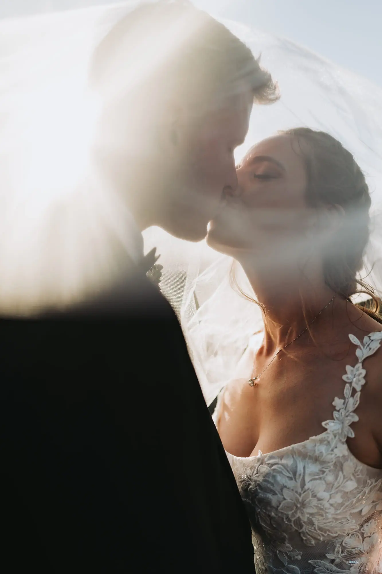 A kiss under the veil in strong sun